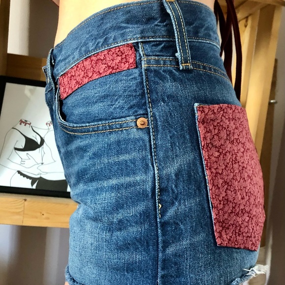 Levi’s denim cut offs with fabric embellishments - Picture 4 of 5
